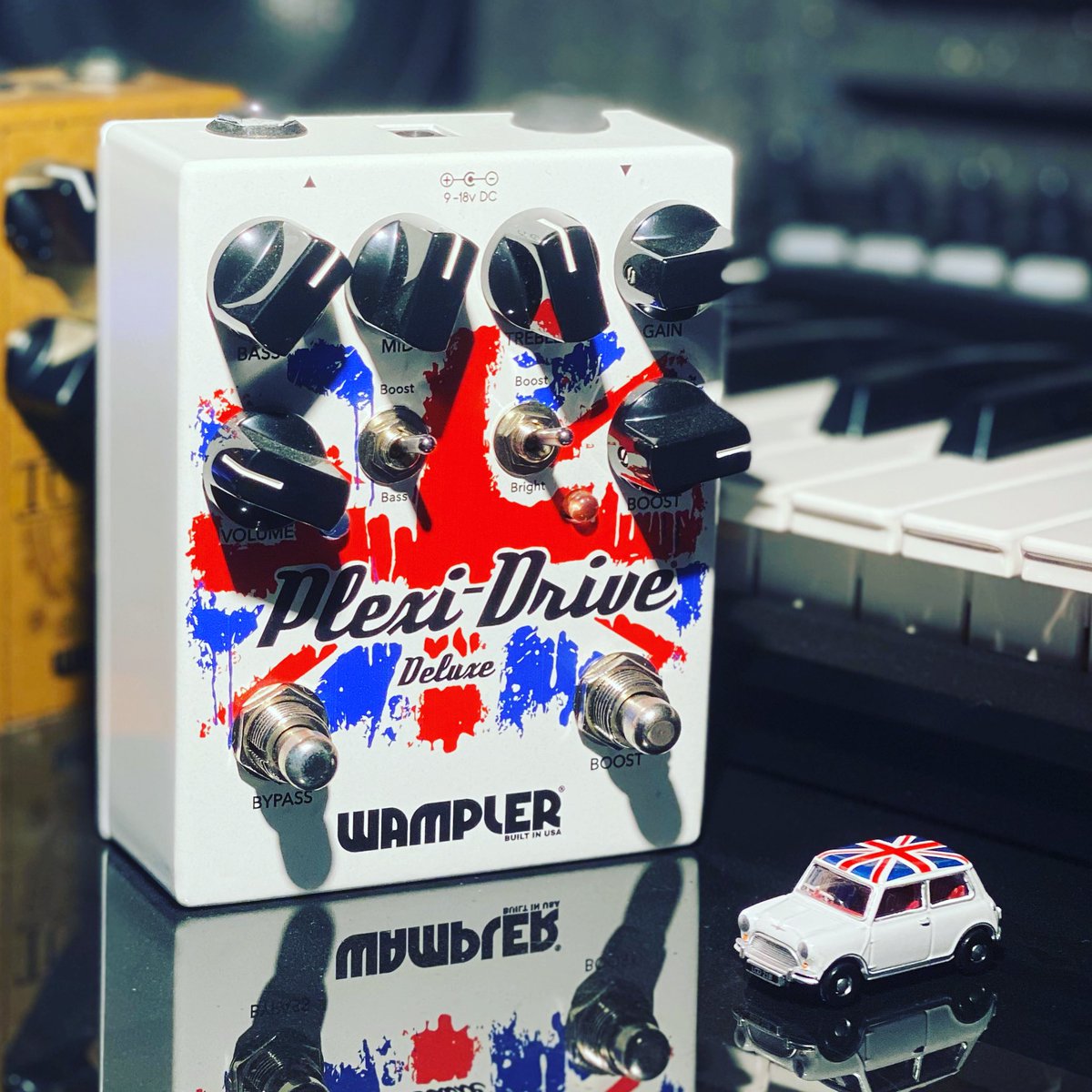 WamplerPedals's tweet photo. Feeling Cute. Might Delete Later :)
#shhh #plexidrive #wampler #gearybusey #knowyourtone #soon https://t.co/FOilOflZbq