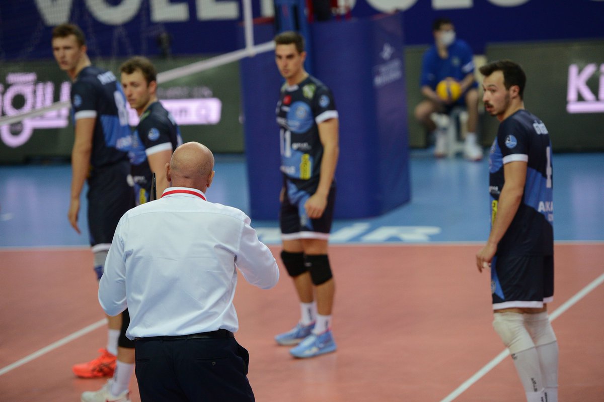 arkas_spor's tweet photo. 2.Set Sonucu
Arkas Spor 25-19 Sorgun Bld.
🔵⚪ 
#GoArkas 
#ArkasSporKulübü #ArkasSpor #voleybol #spor #sporkulübü #volleyball #sports #sportsclub  #coach #volleyballgame #game #ninesquared #EfelerLigi #axasigortaefelerligi #MaskeniTak https://t.co/mWRcn162Xd