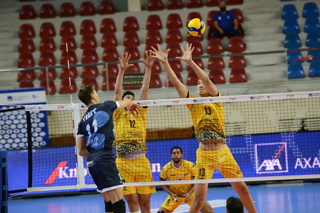 arkas_spor's tweet photo. 2.Set Sonucu
Arkas Spor 25-19 Sorgun Bld.
🔵⚪ 
#GoArkas 
#ArkasSporKulübü #ArkasSpor #voleybol #spor #sporkulübü #volleyball #sports #sportsclub  #coach #volleyballgame #game #ninesquared #EfelerLigi #axasigortaefelerligi #MaskeniTak https://t.co/mWRcn162Xd