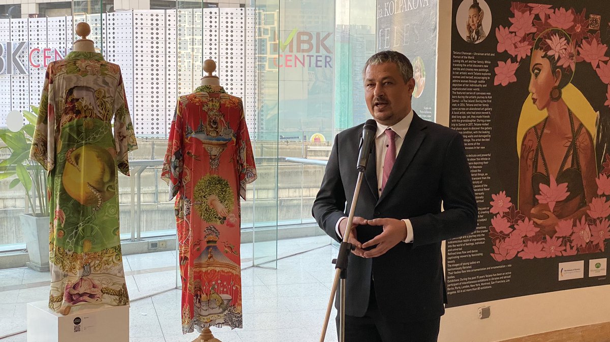 RichardBarrow's tweet photo. Ukrainian Women in Modern Art on the 4th and 5th floors at the BACC in #Bangkok. This Exhibition combines three personal exhibitions of three different Ukrainian women that work in three different areas of modern art. Easy access via BTS National Stadium station #Thailand https://t.co/TpCYoMdiXQ
