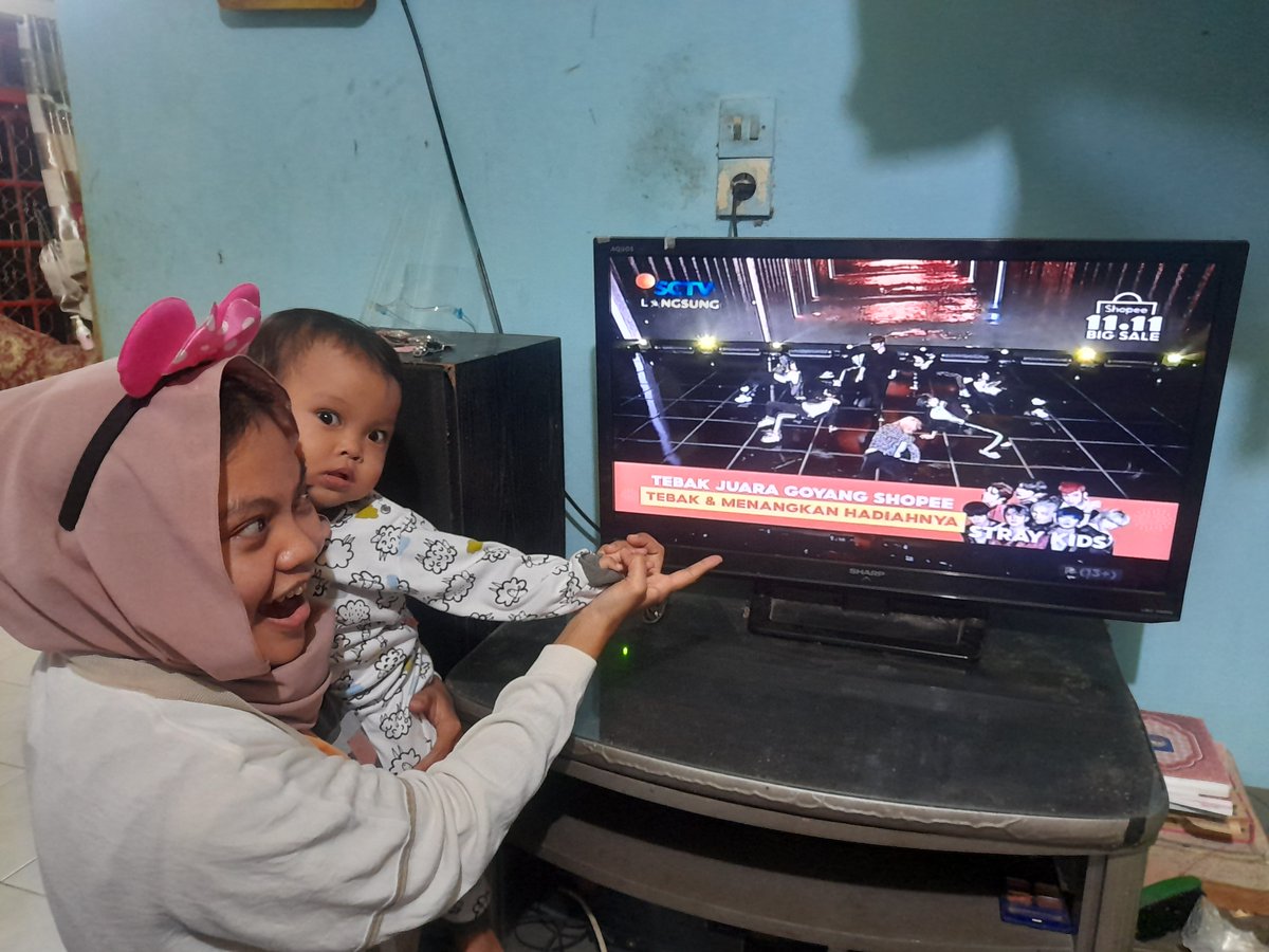 OH My God Nak Liat Opa Kece Favorit bunda lagi joget di acara shopee 1111, seandainya kita bisa nonton langsung yakan nak🤣🤩🤩🤩 #1111ShopeeStrayKids #StayWithShopee <a href="/ShopeeID/">Shopee Indonesia</a>