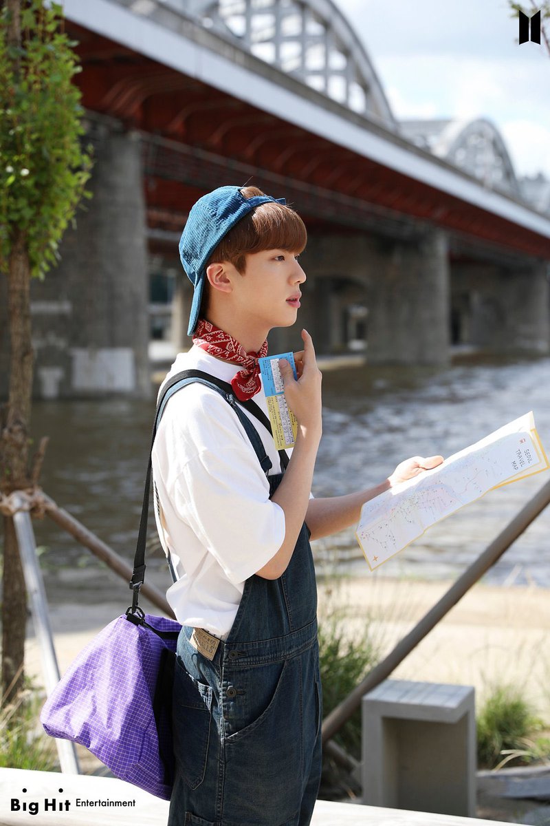 seokjinfile's tweet photo. jin for 2021 season’s greetings 🎁 https://t.co/mJxC4g5MCw