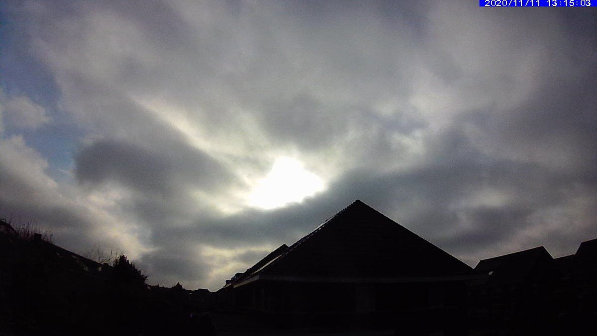 weermanrobert's tweet photo. ⛅⛅⛅ Heel geleidelijk begint bij mij in #Emmeloord de zon steeds meer door te breken. De laaghangende bewolking begint steeds meer op te lossen #weercam https://t.co/nO02joGJwu