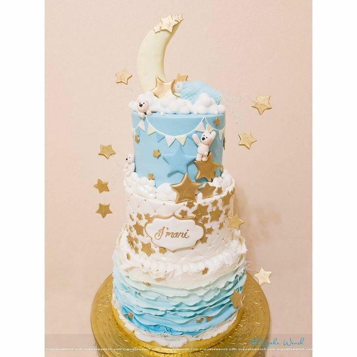 cupcakewench's tweet photo. We had to get this cake to Tobago during the Easter weekend when the ferry was down in 2018! No flights or sailings available! Thankfully the client ended up booking a private plane for us. I was already super nervous to fly in this tiny thing over water… https://t.co/KsYkWi4UGy https://t.co/EvgBi8wN1X