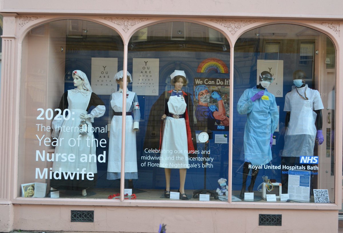 enfermeratweet's tweet photo. Un escaparate del centro de la ciudad de Bath (Inglaterra), reconoce los cuidados de las enfermeras y enfermeros. 

#NursingNow #EnfermeriaVisible https://t.co/QtlNpTC2MY