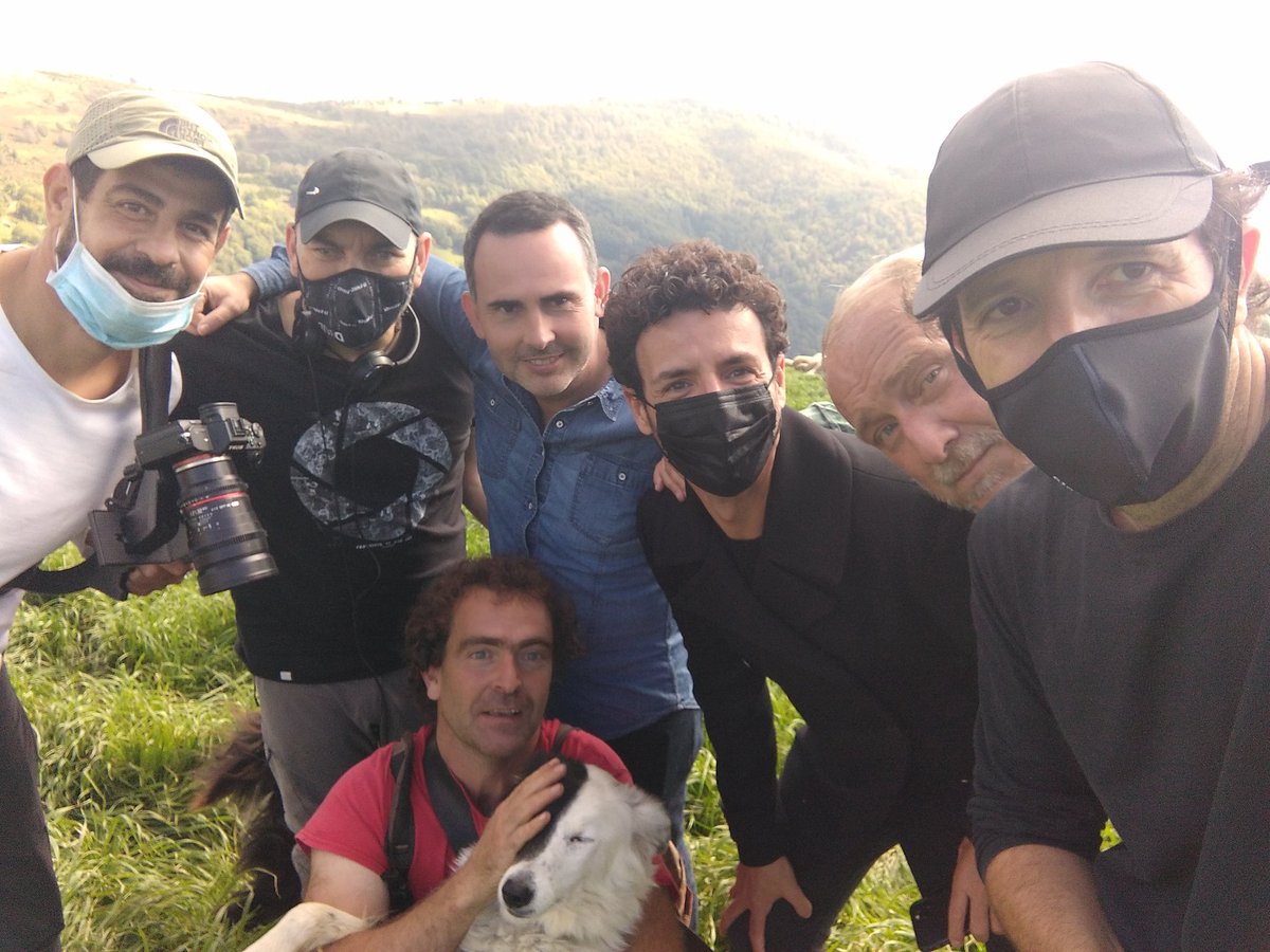 xaiecologic's tweet photo. Gent de muntanyes, viles i ciutats!
El gran dia és arribat!!
La República Collie a Tele3!! ✌😁
Dijous 12 de Novembre després del
TNVespre.
#Aprop
#Sinitzi
#Pastor
#Ramat
#LaTribu
Pla Caramelles. Rocabruna. Regne de Ròhan.
PD: i els orcs són els del Daaapartament! 😂😂🤟 https://t.co/UTvxh71JhF
