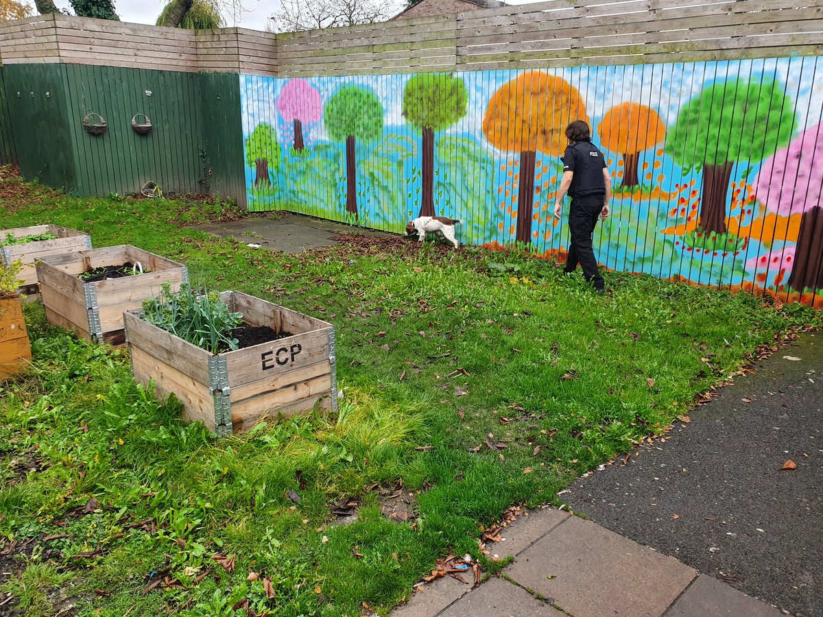 BordesleyWMP's tweet photo. PC Hill and PC Cooper are out and about on Broadway Avenue with @WMPDogs lots of engagement with residents. Drug and weapons sweep completed. #opscepter #saynotodrugs #liveknifefree https://t.co/ztM3JwGWIT