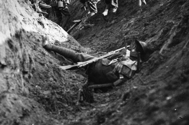 boldamericanpod's tweet photo. #ZBHistory: 1918-At the 11th hour, on the 11th day, of the 11th month, World War I comes to an end.

The Great War left 9 million soldiers dead and 21 million wounded and its impact is still felt today. https://t.co/XPClYpAJvf