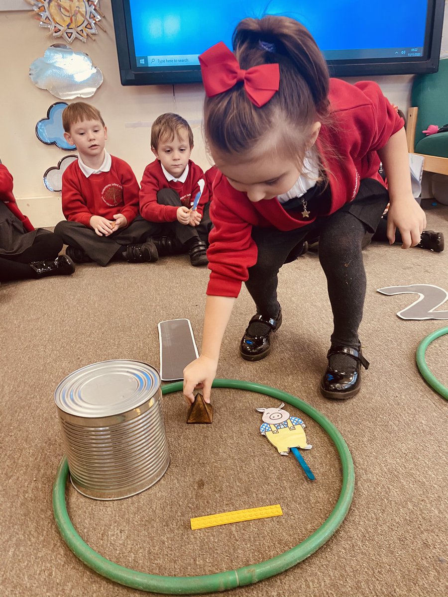 HIAMissSylla's tweet photo. Today in maths we were grouping different representations of 1, 2 and 3. Fantastic work F2MS 👏🏽🤩 @HumboKS1Maths https://t.co/vJ5YChVldu