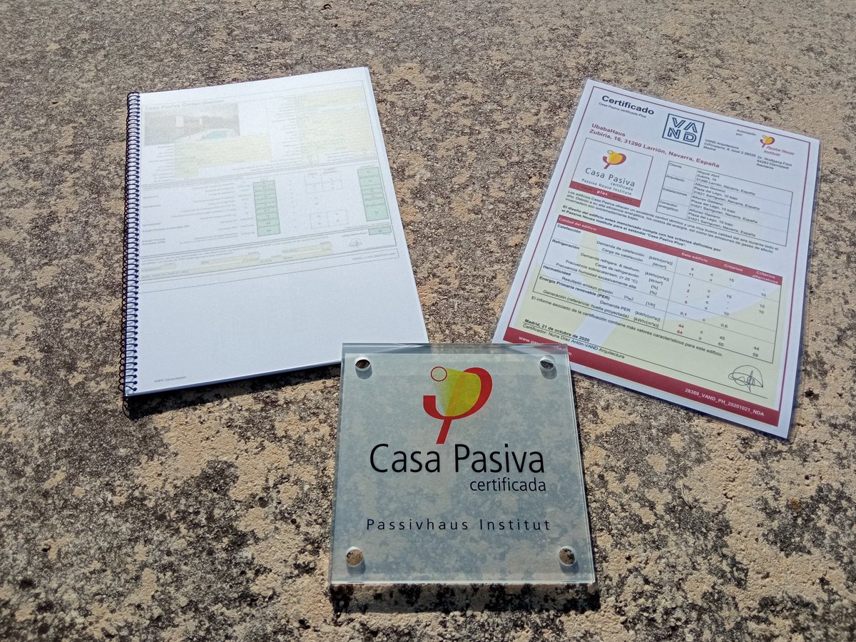 UbabaHaus (Larrion) recibe la certificación Passivhaus Plus, primera en Navarra en recibir este prestigioso reconocimiento que certifica el alto nivel de sostenibilidad y eficiencia energética! 
Orgullosos de haber participado en todas las fases!!
#Passivhaus #arquitectos #phpp