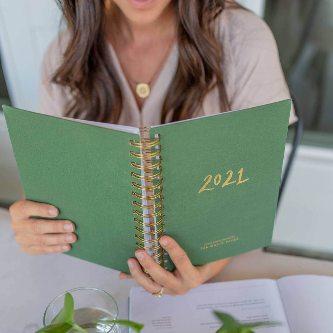 ValMariePaper's tweet photo. What will 2021 look like? I don't mean the circumstances because who on earth could have predicted 2020 right? 

But what will it look like as far as where you turn to when the unexpected happens? 

Who will you celebrate with when things that only God could do come to life?

Wil https://t.co/uHWbEED6GZ