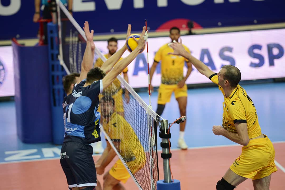 arkas_spor's tweet photo. 3.Set Sonucu
Arkas Spor 25-17 Sorgun Bld.
🔵⚪ 
#GoArkas 
#ArkasSporKulübü #ArkasSpor #voleybol #spor #sporkulübü  #men #club #volleyballplayer #coach #volleyballgame #game #ninesquared #EfelerLigi #axasigortaefelerligi #MaskeniTak https://t.co/Okc4wbXP9l