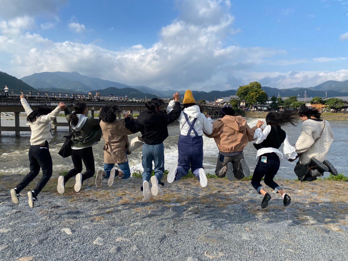 大阪市立大阪ビジネスフロンティア高等学校 コロナウイルスの影響で 開催できなかった宿泊オリエンテーションの代わりに 京都の嵐山に遠足に行きました あいにくの天気で保津川下りはなくなりましたが 班で計画を立て たくさん美味しい物を食べ映え