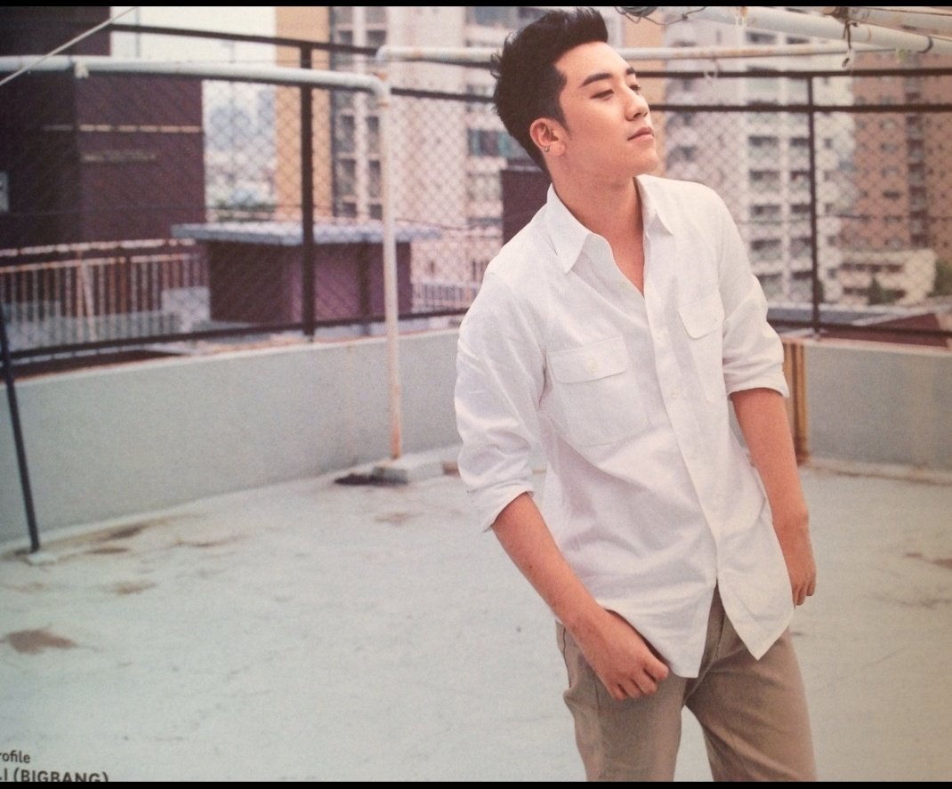 sarakpopper's tweet photo. Who gave you the right to wear White shirt????
Oppa are u trying to kill me 😩🔥 @ForvictoRi
#Seungri #Thegreatseungri #Oppa #BIGBANG #ApologizeToSeungri #counttoten #untilwemeetagainsr #waitingforleeseunghyun #bigbang𓂺 #OppaAsia #HandsomeAF #fantasticbaby https://t.co/IYAFtqHGvd