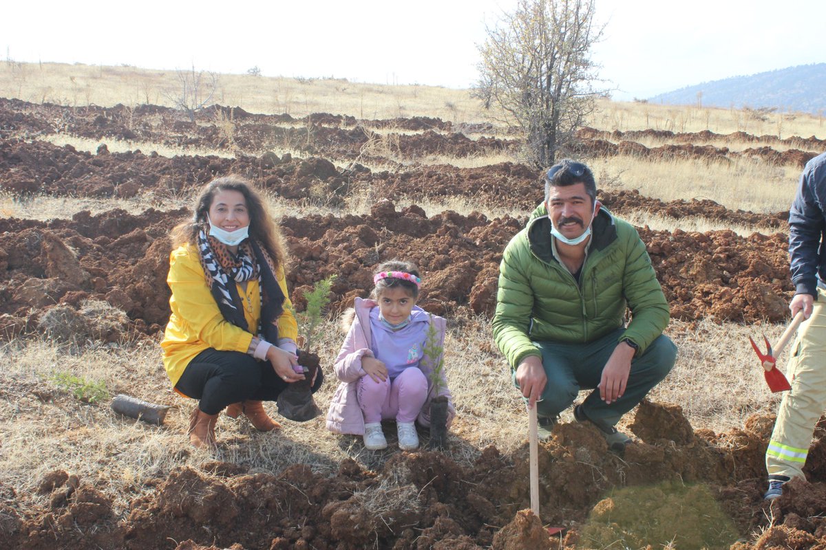 cvlzahu's tweet photo. "Geleceğe Nefes" ağaçlandırma projesi kapsamında 11  Kasım saat 11.11’de "Bugün fidan, yarın nefes" diyerek Milli Ağaçlandırma Günü'ne katıldık. 🌲🌲 https://t.co/qbbzgvj3tM