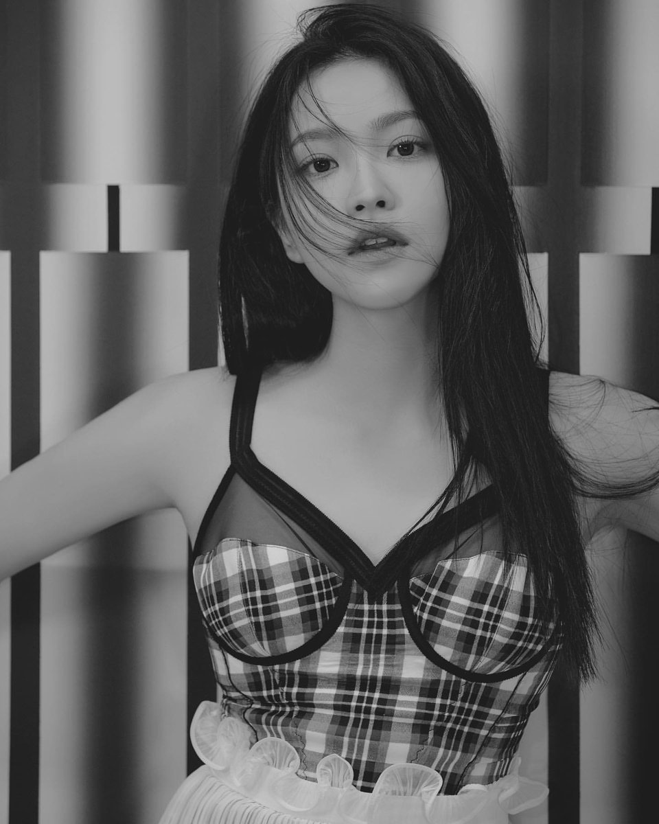 xiaoflv's tweet image. IM PISSI G SHES SO