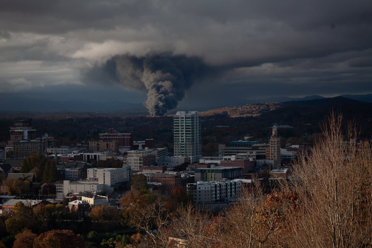 ExploreSylva's tweet photo. Fire in Asheville yesterday at a storage warehouse.  Picture reminds us of Ghostbusters or something.... ominous... 
.
.
.
#exploresylva #smokymountains #sylva #WNC #northcarolina #blueridgemountains #blueridgeparkway #visitnc #828isgreat #scenicNC #wcu #mountains #open828 #fall https://t.co/nfqMY4lD3Y