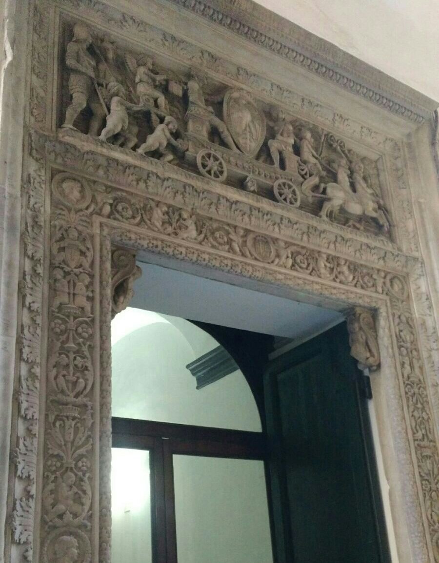 emmebyrock's tweet photo. #Genova passeggiando nel centro storico #guardareinalto https://t.co/n7KBkLTnZ2
