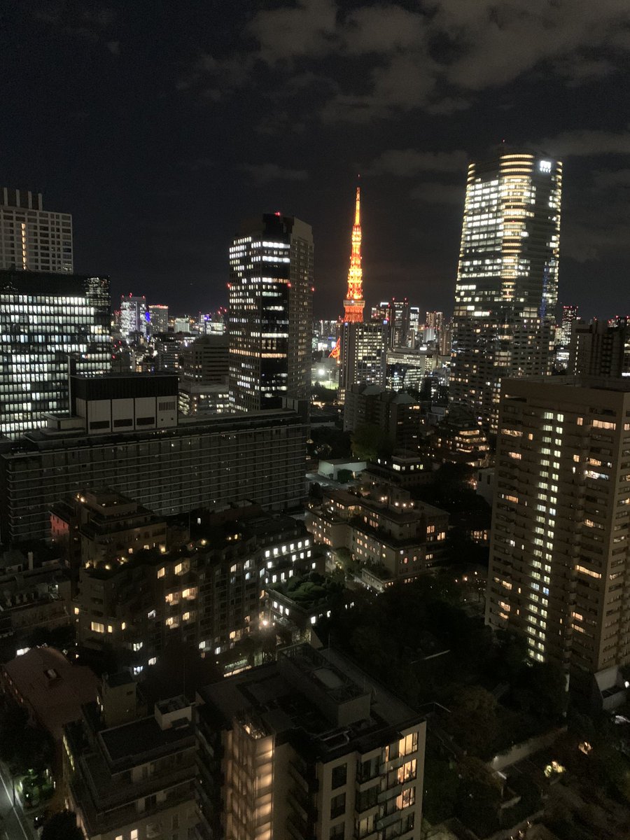 ski_daisuke's tweet photo. クラブルームで予約してましたが、ホテルのご厚意で風スイートにUPGしていただきました😊
東京タワー側ということもあり景色は素晴らしかったです！
そして、朝食の際のベルギーワッフルは普通にお店で食べるやつより美味しいかと😋

GoToで安くもなってるので皆さん行ってみてはどうでしょう？ https://t.co/TAXb0paiHp