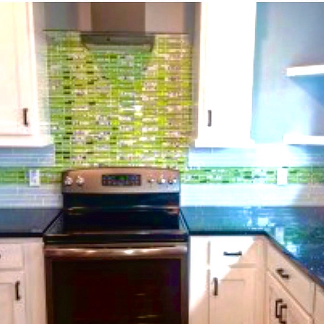 SusanJablon's tweet photo. Silver tile & lime green mirror tile bring the wow factor to your kitchen in our sensational Lime Green & Floral Linear Glass Tileπ€©π
#backsplash #kitchengoals #remodel #kitchendecor #kitchendesign #decor #glasstile #realestate #designideas #tiledesign #mirrortile #floraldecor https://t.co/JXZKTlJc1D