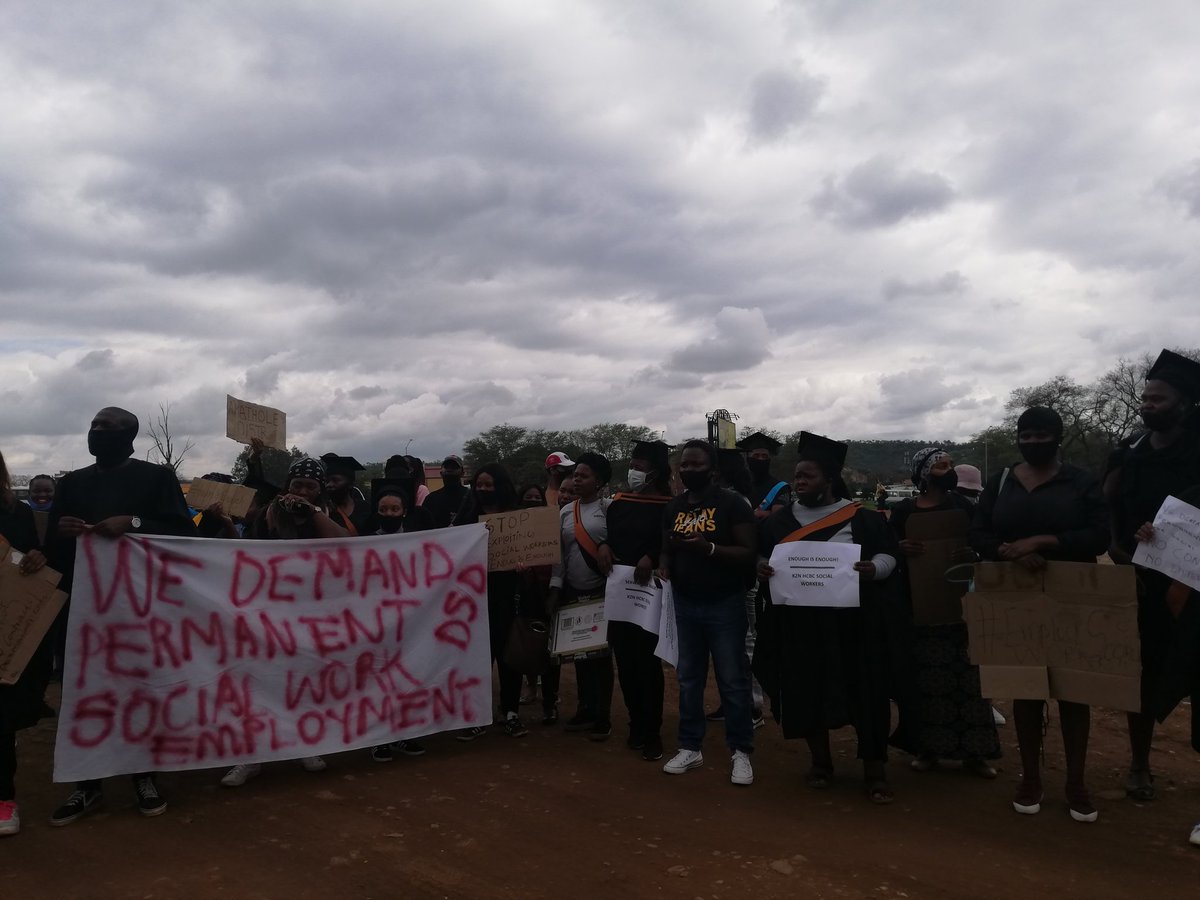 Kortess22's tweet photo. #EnoughIsEnough #employsocialworkers @PresidencyZA @daphney_ms @The_DSD @SABCNews @EFFSouthAfrica @eNCA @NEHAWU @masangobridget1 @unemployedSWSA1 https://t.co/WHWsq117NV