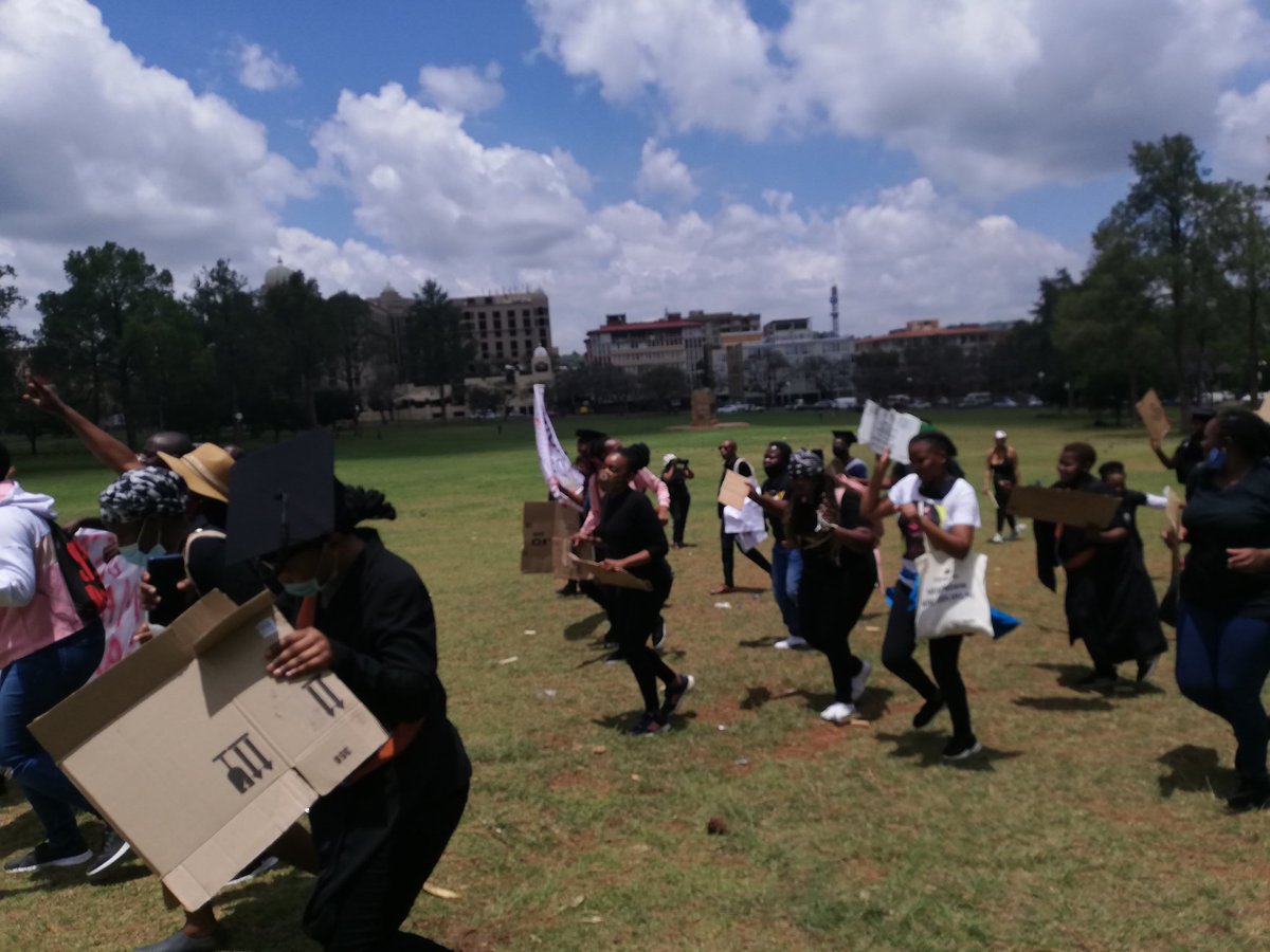 Kortess22's tweet photo. #EnoughIsEnough #employsocialworkers @PresidencyZA @daphney_ms @The_DSD @SABCNews @EFFSouthAfrica @eNCA @NEHAWU @masangobridget1 @unemployedSWSA1 https://t.co/WHWsq117NV