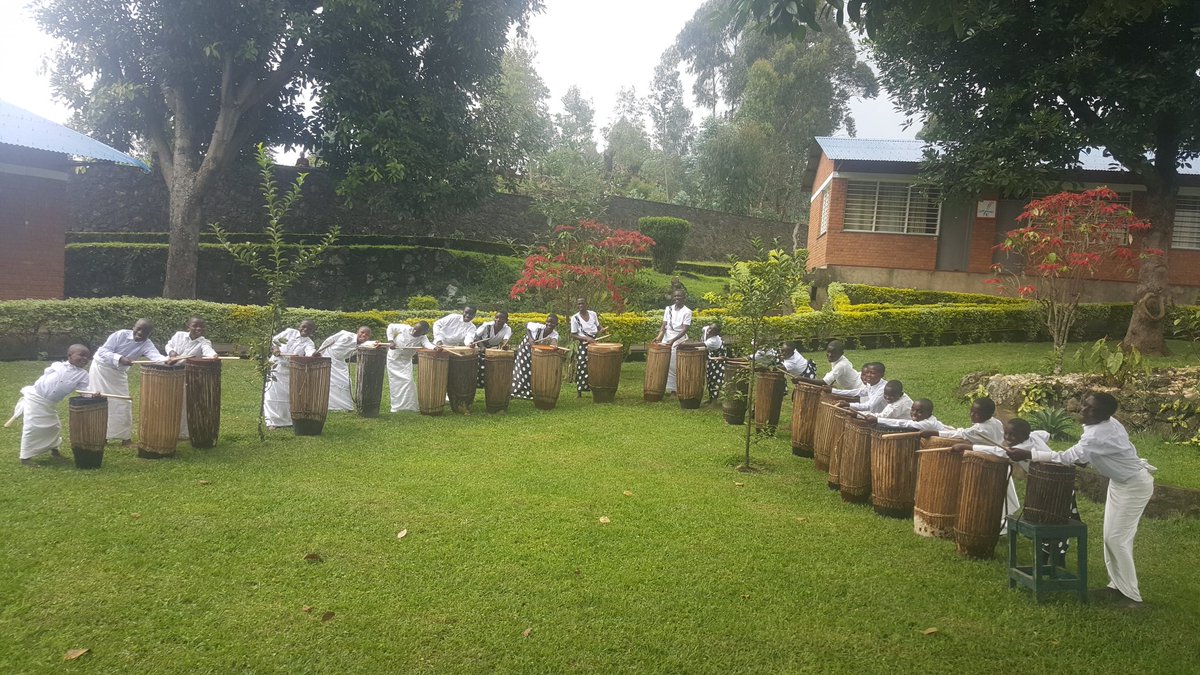 Bukizito's tweet photo. Mumfashe dushime aba bana ni abahanga cyane kd bashishikariye no kwiyungura byinshi nukenera abataramyi mu murishyo w'ingoma #Umutimbo #Ibitego #Ibihubi ndabagushimiye @AmasongaT #UruhongoreRwUmuco https://t.co/ykJWBDb8Hm