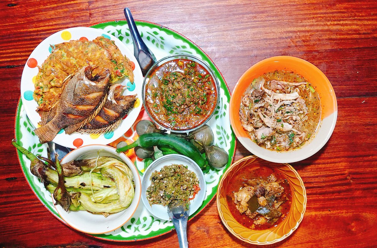 BHirankrit's tweet photo. ข้าวแลงวันนี้
น้ำพริกฮ้าแห้ง &amp; ผักลวก &amp; มะเขือยาวเผา #เชพเรือนคำ
ไข่เจียว &amp; ปลาแดดเดียวทอด #เชพเค้าเอง
ยำไก่ &amp; ส้าผัก &amp; ซ่ำพริกจิ้น #เชพทองใบ
#ฉ่ำๆโอ๊ะๆ https://t.co/OPHZ4991XB