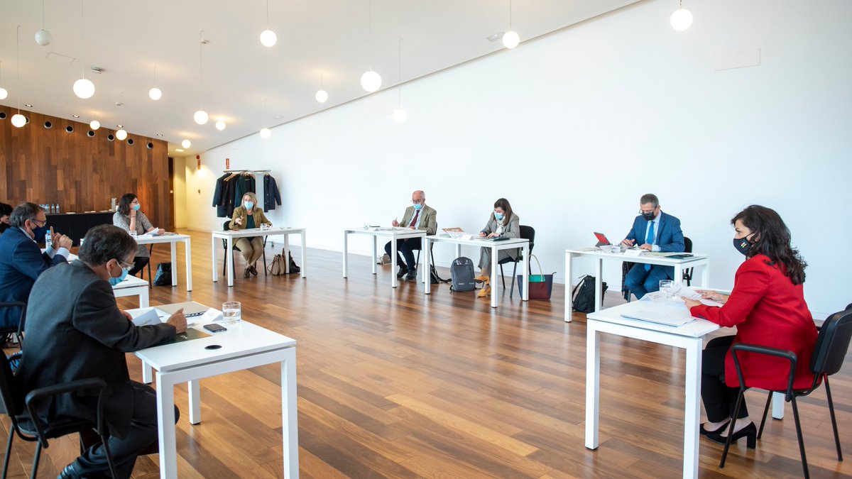 En el Consejo de Gobierno de <a href="/lariojaorg/">Gobierno de La Rioja</a> hemos aprobado el Proyecto de Ley de #PresupuestosLR2021

✅ Unos Presupuestos que priorizan:

➡️ La protección social de los que peor lo están pasando en esta crisis
➡️ La recuperación económica y la transformación productiva de la región