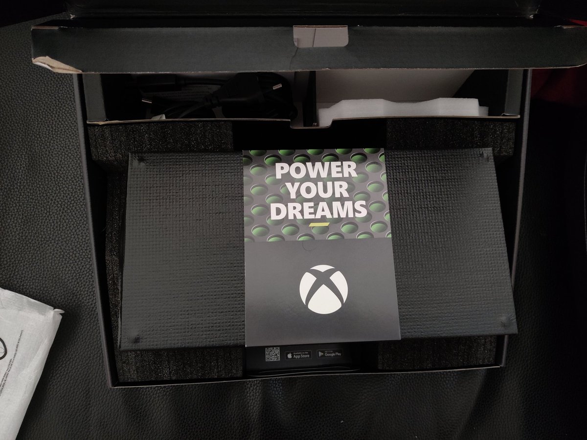 Mix_Filipe's tweet photo. Acabou de chegar...um dia depois mas veio...#XboxSeriesX #PowerYourDreams https://t.co/iWeaqqHb7g
