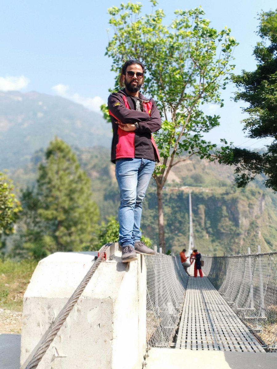 खुशी त तक्दीर मा हुनु पर्छ 
तस्बिर मा त हरेक मानिस 
मुस्कुराउने गर्द्छ😍😍