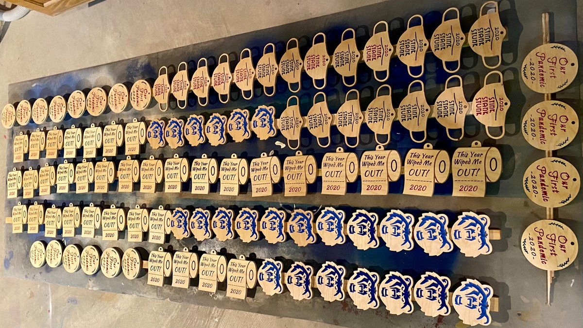 Drying ornaments! 🎄 All current orders will be ready for pick up by Friday. I will PM you. Thank you!!