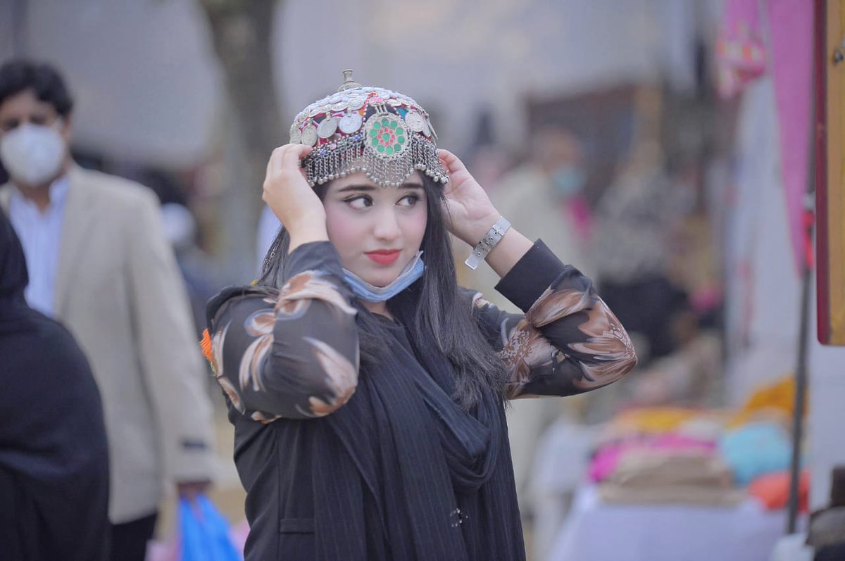HashimRazaktk's tweet photo. Khyber Pakhtunkhwa #KPK traditional dresses, caps and other things at #LokVirsa

#BeautyOfTheDay

#HRKTK #LokMela #LokMela2020 #LokVirsa #TheColoursOfCulture #EventsinIslamabad #Pakistan #MusicalNight #Culture #heritage #Tradition @lokvirsaisb @PakistanJannatt @Tourism_In_PK https://t.co/N243DZw2rC