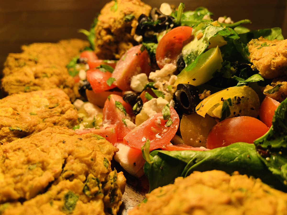 Joel Holroyd Howe tweet media