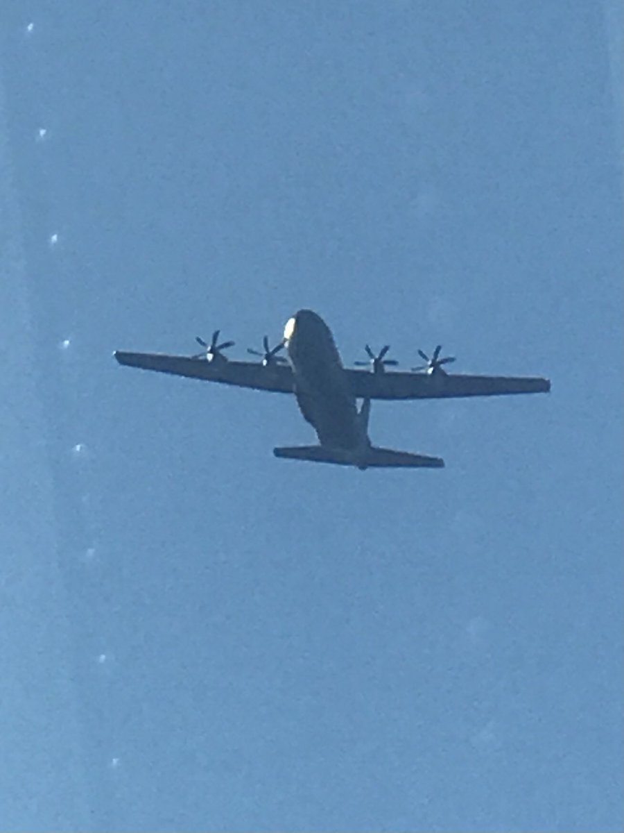 skinnybitch_ang's tweet photo. What a beautiful sight @RCAF_ARC #FlyingInFormation #RemembranceDay #HighwayOfHeros #LestWeForget #TruePatriotLove #StrongAndFree 🇨🇦 ♥️ 🇨🇦 https://t.co/LfglnW6BPd