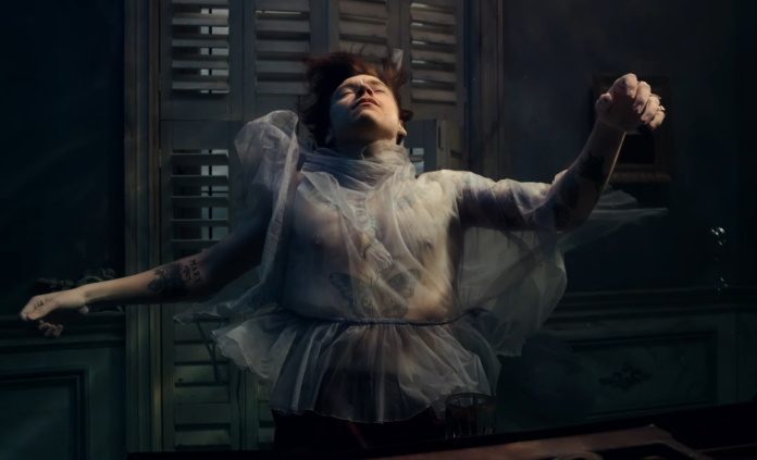 MathildeGabet's tweet image. Iconique 💫  Falling, Harry Styles - Fév. 2020