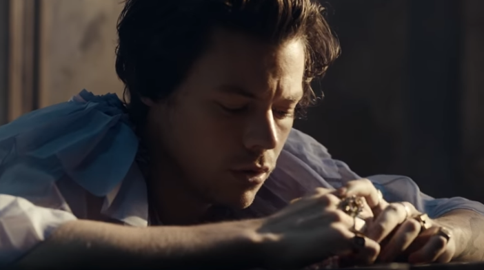 MathildeGabet's tweet image. Iconique 💫  Falling, Harry Styles - Fév. 2020