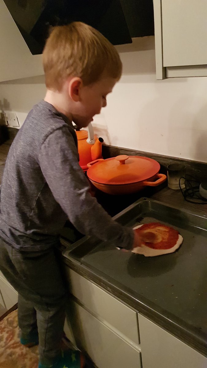 RCPSClass1's tweet photo. This Reception class member finished all their tasks for the day and then made pizza for their tea. https://t.co/osaGMgtVHS