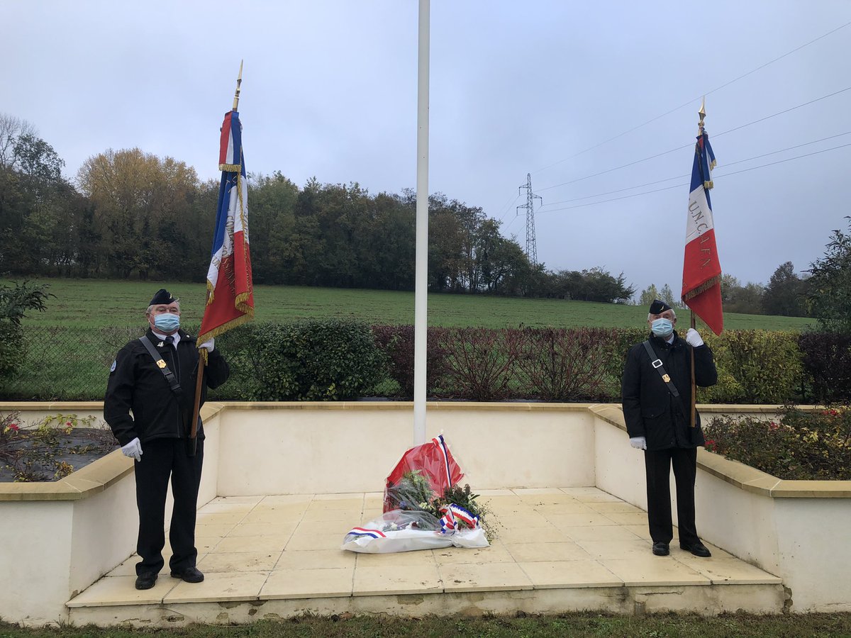 MILLECYRIL's tweet photo. 11/11/2020 cérémonie a Crouy je suis allé déposer une gerbe au cimetière militaire et au monument aux morts de Crouy avec les autorités au nom de @Eperon132, @Aisne1418 https://t.co/bHZi5nwBP7