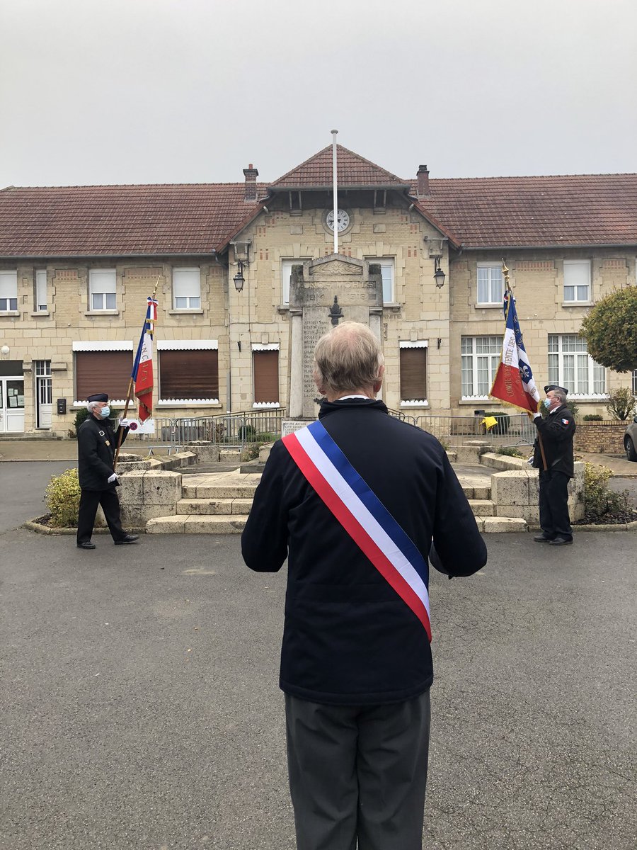 11/11/2020 cérémonie a Crouy je suis allé déposer une gerbe au cimetière militaire et au monument aux morts de Crouy avec les autorités au nom de <a href="/Eperon132/">Eperon 132</a>, <a href="/Aisne1418/">Chemin des Dames</a>