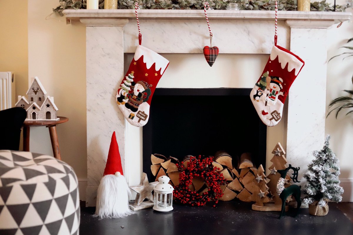 SMTHWR's tweet photo. Who else is apart of the early festive moods? 🎄🎄 https://t.co/bOlowxzdTx