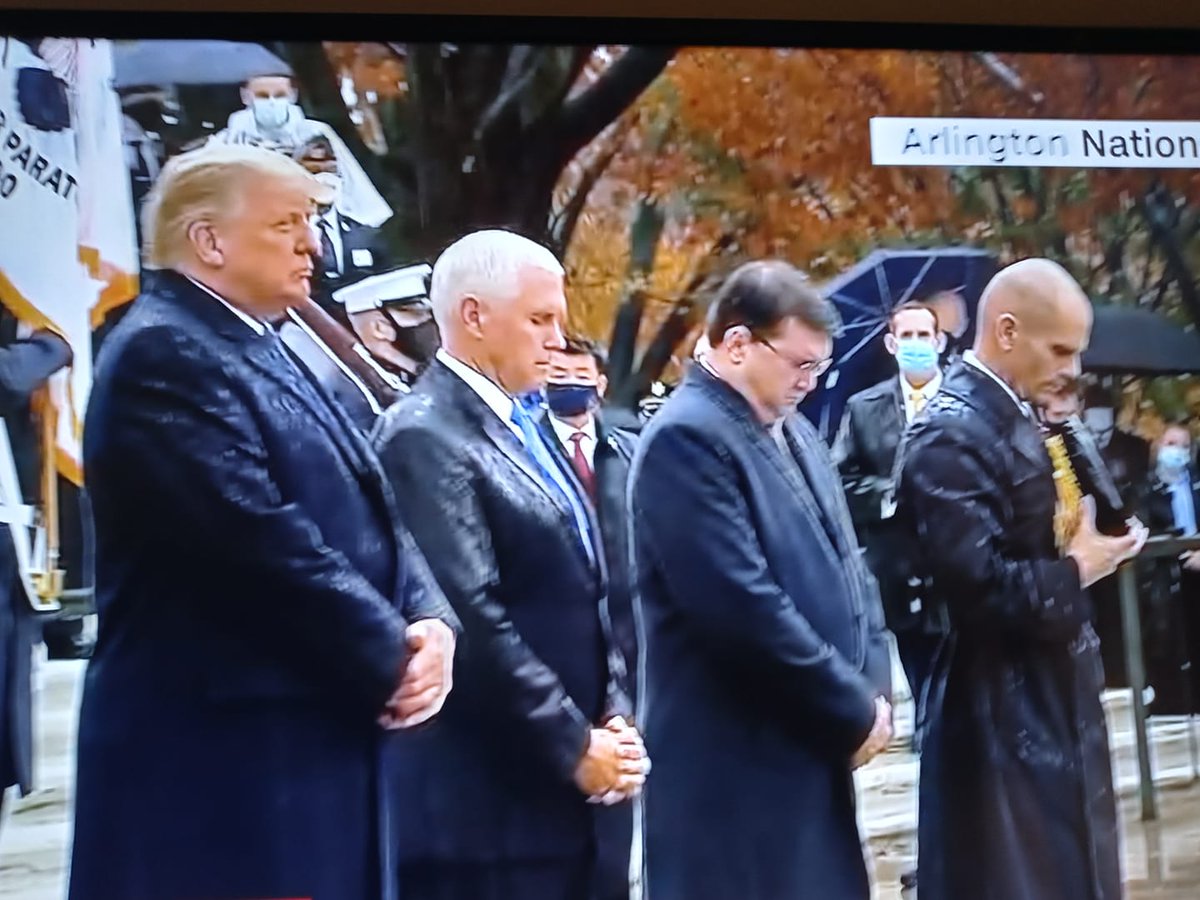 acnewsitics's tweet photo. Didn't even bow his head, what a sack of dog shit. https://t.co/HDKRmXfipL