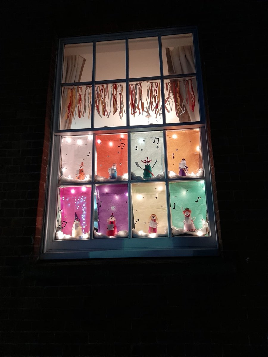 LangportY's tweet photo. What a beautiful display #winterlightstrail #langport https://t.co/tqAzGYidA7