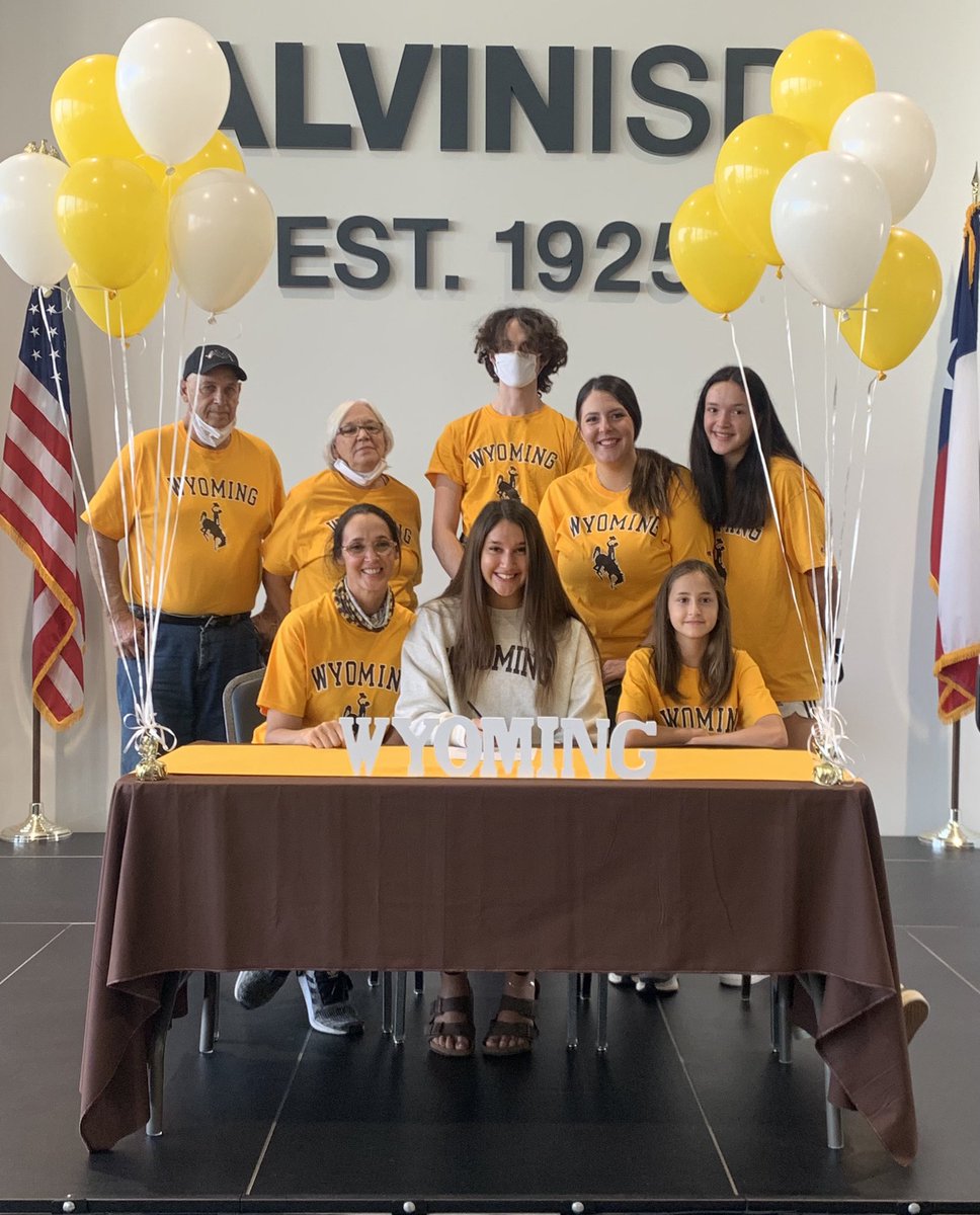 AlvinJacketVB's tweet photo. ๐คOfficially @WYO_Volleyball Bound๐งก
Congrats ๐ @teresaagarzaa on signing her NLI today. Wyoming is getting a great athlete and even better person ๐คฉ
#initialsigning #jackettopoke #NCAA #AV4L https://t.co/J2A2dF7FvZ