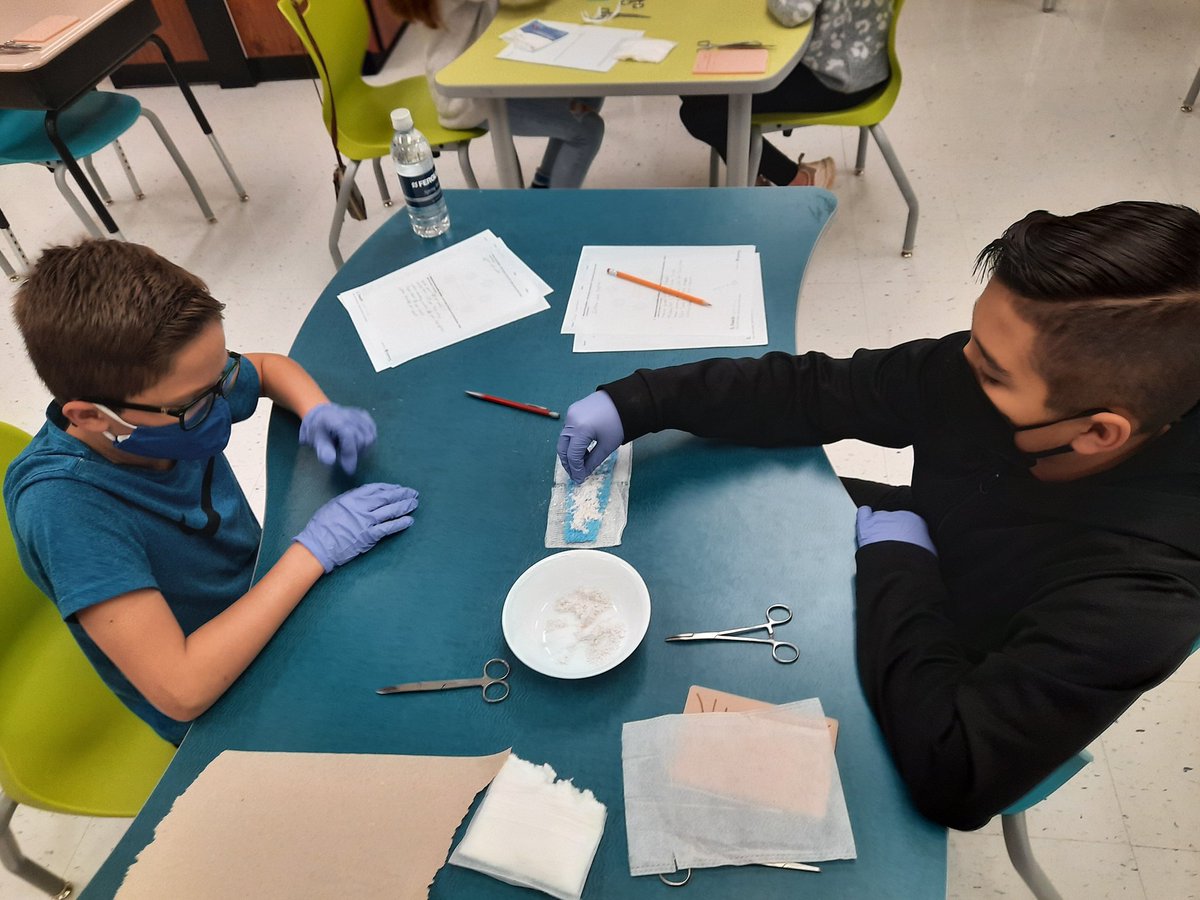 millerscience87's tweet photo. Small group sessions @GlasgowScotties middle school designing bandages for head wounds. #AdvancedMedicine https://t.co/fQ3kncg5pC