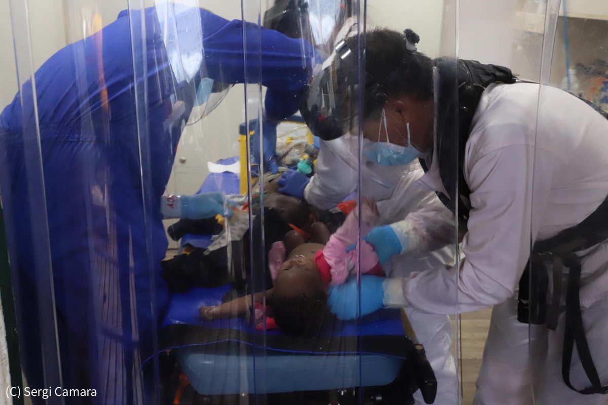 campsoscar's tweet photo. El #OpenArms se dirige al segundo rescate del día. A bordo llevamos 199 personas, 111 rescatadas hoy, y 5 cadaveres. Mientras, el equipo médico sigue trabajando sin descanso para estabilizar los casos graves. https://t.co/E07GTY9gMR