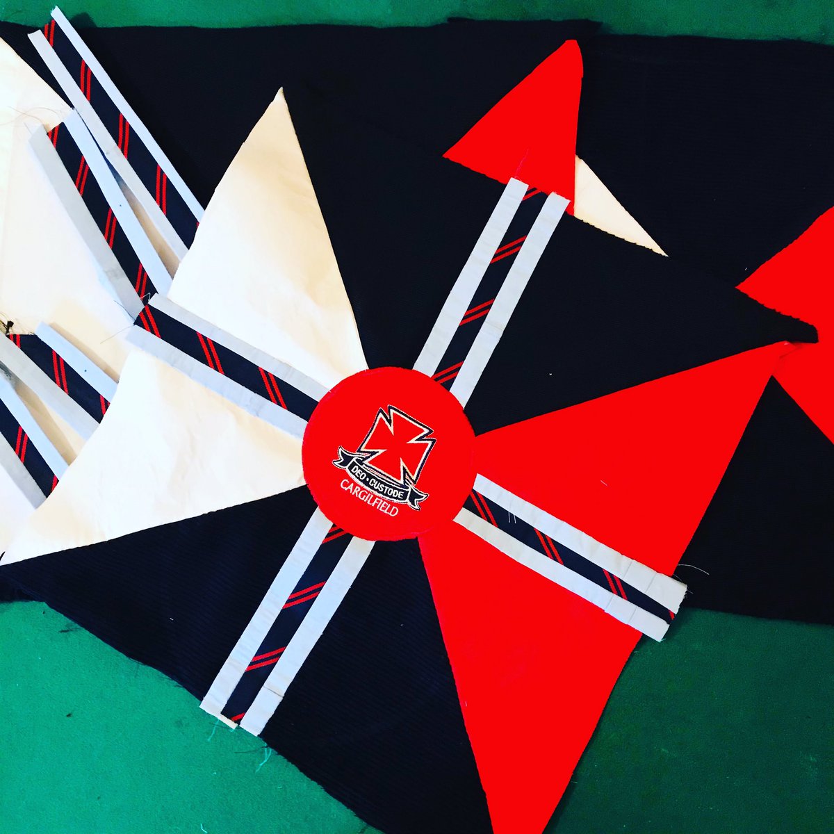LabelLady1's tweet photo. This weeks commission is coming along & Iām blessed with classic primary colours & cord shorts!
š§µ
š§µ
š§µ
#deocustode #namelabels #back2school #cargilfield #cargilfieldschool #wherelearningisaneverydayadventure #est1873 #bsaboarding #crammond #labellady #withgodasguardian https://t.co/pkiFAZDRUM