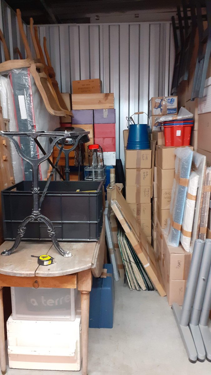 Intendant_hab's tweet photo. @Mediapart Sans compter les victimes de la précarité énergetique qui vivent cloitrés dans des conditions de #logements indignes et ceux qui attendent d'être reloger suite aux #malfaçons. Chez nous une habitante vit entre un box et une chambre dans l'attente de la fin des travaux !!! https://t.co/hKYUtZlq7n