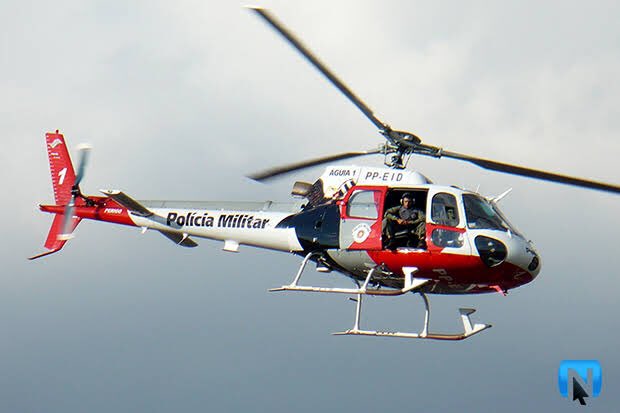 tuitageeo's tweet photo. Vazou imagem do helicóptero. Estão dizendo que foi atrás do Biel e ele tá escondido no poço #Afazenda12 https://t.co/cHVK0FLi6c