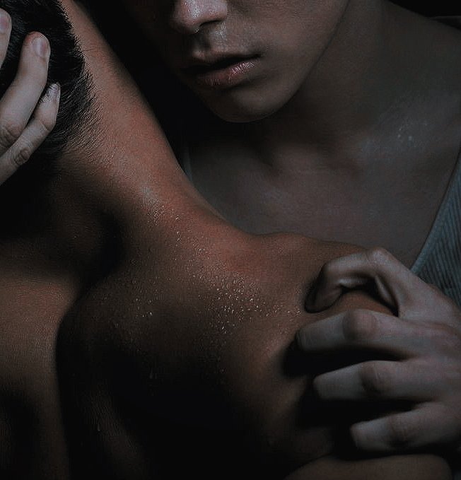 loonastrawberry's tweet photo. ° • #kuncas au:
лукас - оборотень, который умудрился влюбиться в вампира, своего главного врага
все инстинкты говорят им держаться подальше друг от друга, но они не в силах сопротивляться своим чувствам
" - не могу поверить, что влюбился в кровопийцу
- а я, что полюбил пса " https://t.co/kULahk5hHJ